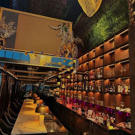 11 Places In Delhi That Offer Good Food And Live Music