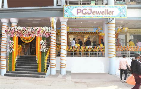 Tanishq Ahmedabad: A Luxurious Shopping Destination for High-Quality ...