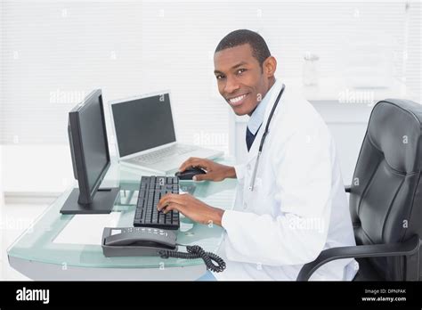 Doctor Using Computer 的图像结果