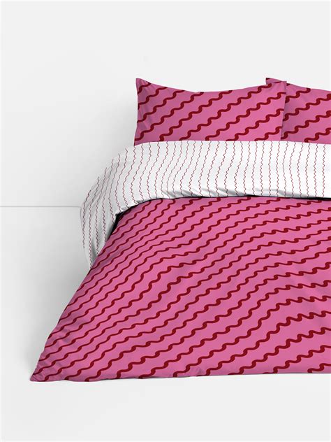 Hot Pink Reversible Squiggle Stripe King Duvet Cover Set | Primark
