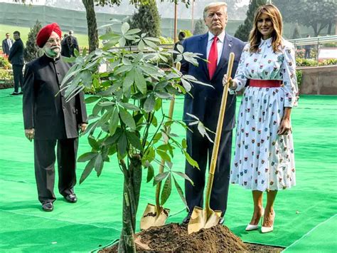 Melania Trump visits a government school - How Trumps spent their ...