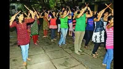 Zumba: Youngsters ditch the gym for garba classes | Indore News - Times ...