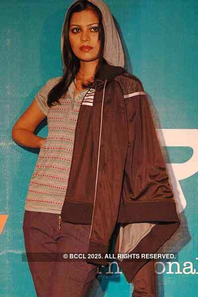 Click this duo: Sanjiv Mehra and Rachna Mehra poses for the camera lens ...