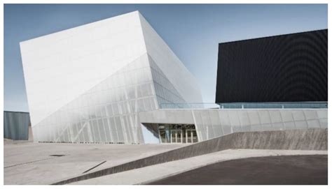 The Evolution of the Architectural Façade since 1950: A Contemporary ...