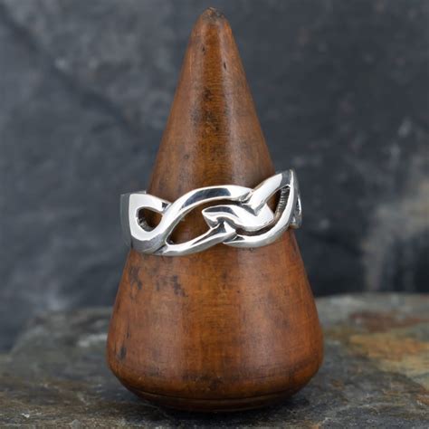 Modern Sterling Silver Celtic Knot ring - Royal Mile Silver