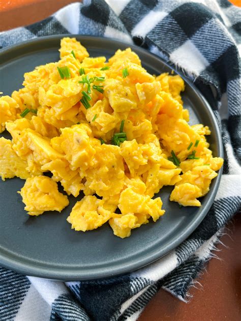 How to Make Perfect Scrambled Eggs - Tastefully Grace
