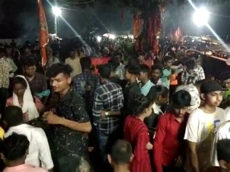 A large number of devotees arrived at the legendary Gumandev temple of ...