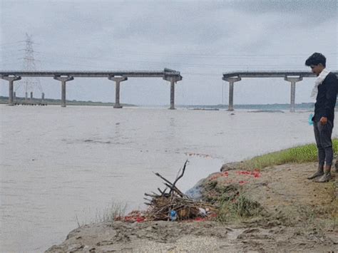 Family performed last rites by burning an effigy