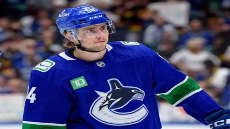 Vancouver Canucks sign Linus Karlsson to two-year, $2.25 million ...