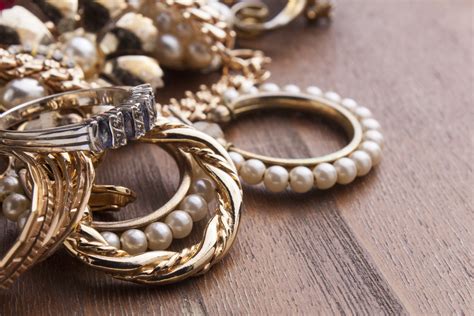 The 15 Best Jewelry Stores for 2023 | Free Buyers Guide