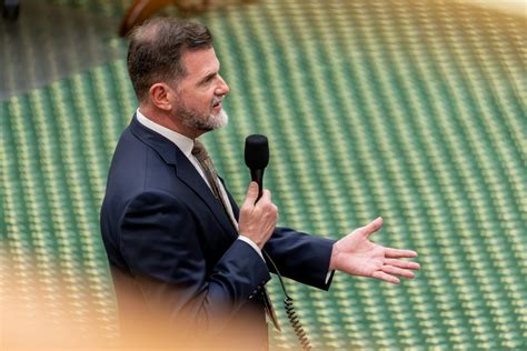 New Texas teacher pay bill proposes increasing certain salaries by as much as $10,000 | KUT ...