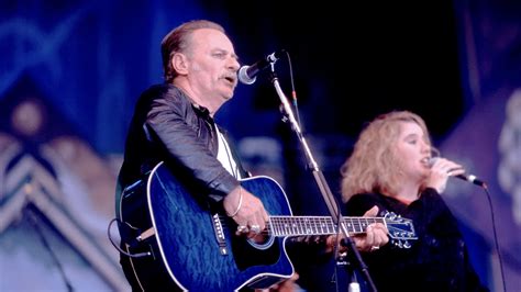 30 Male Country Singers Who Defined the 70s and 80s - GigWise