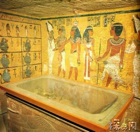 实拍埃及胡夫金字塔内部，进去不能直腰，石棺空空连盖子都没有_图片