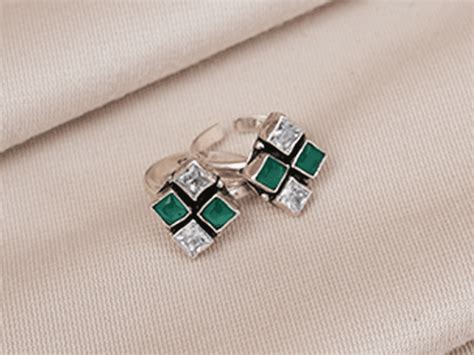Pair Of Green And Crystal Stone Silver Toe Rings – Sundari Silks