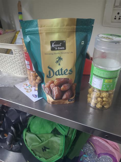 Konnect To Roots Premium Safawi Dates 1kg | Khajur or Khajoor dry fruit ...