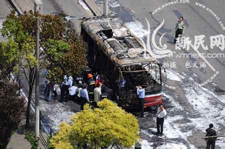 上海警方称公交火灾系乘客携易燃物品上车所致-搜狐新闻
