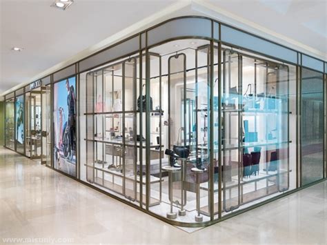 老外西安设计的女式皮包店-简约不简单 – 米尚丽零售设计网-店面设计丨办公室设计丨餐厅设计丨SI设计丨VI设计