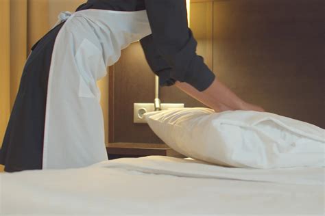 How Much To Tip Cleaning Lady Hotel at Christiana Shepherd blog