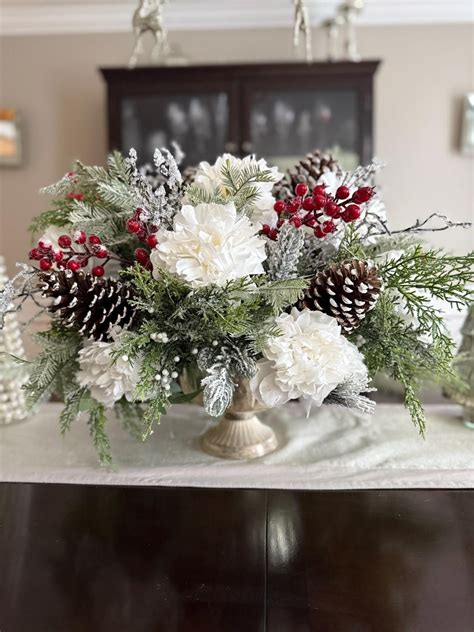 25 Elegant Winter Floral Arrangements for a Festive Home