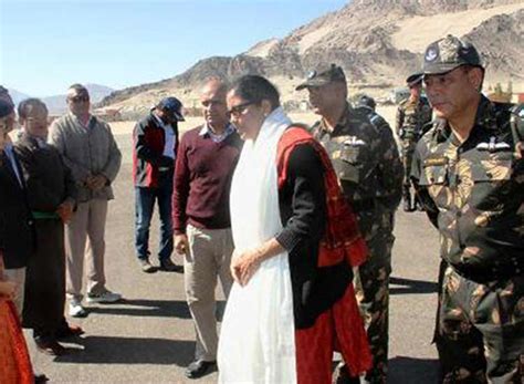 nirmala sitharaman visit baltal base camp to review Amarnath Yatra ...