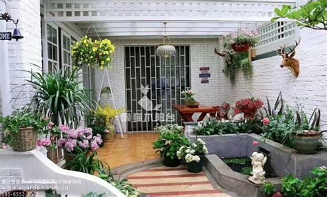 花园装修实景图 - 懒猫木阳台案例