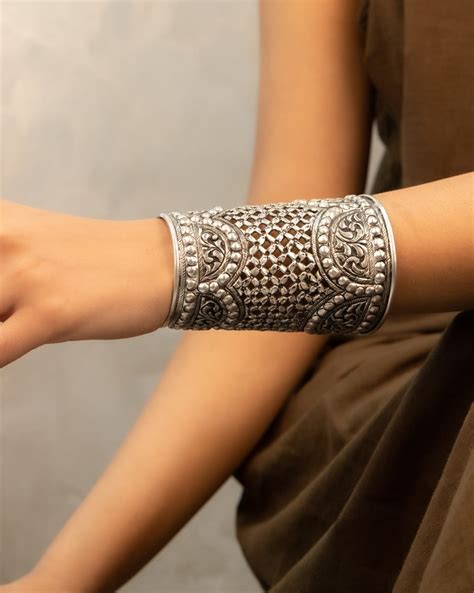 Tattva Classic Jali Chitai Detailed Statement Kada