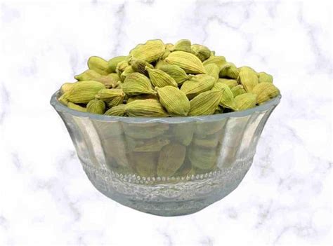 Green Cardamom | Elaichi | Elakkai | ilaayachee | Elakki | Yalakulu ...