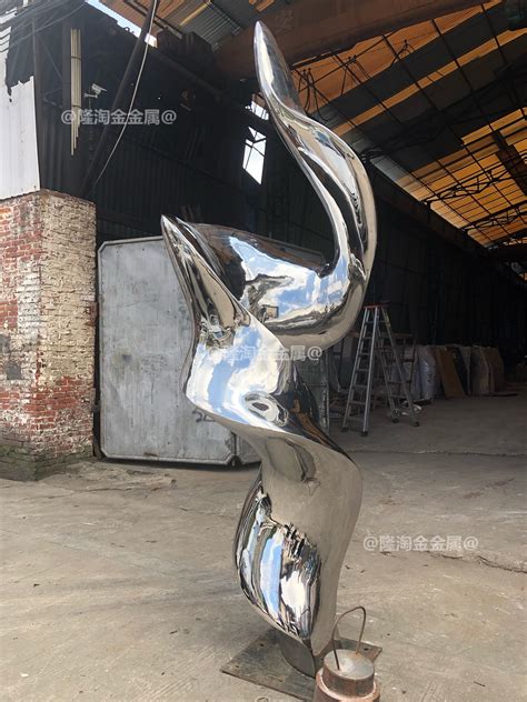 玻璃钢雕塑艺术品保养方法