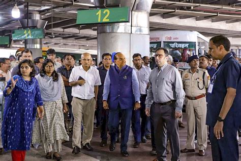 Delhi LG directs officials for 'complete makeover' of Kashmere Gate bus ...