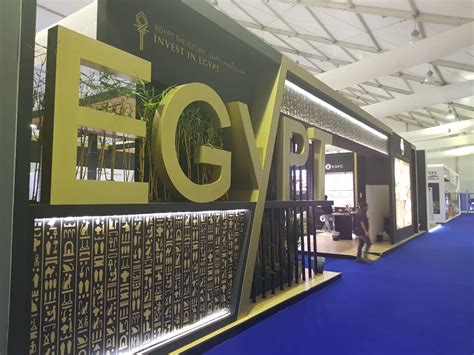 Spectacular: Customer Reviews, Stands and Services