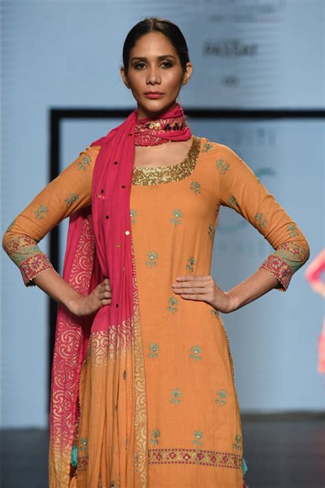 Rising sun skirt set – Sukriti and Aakriti
