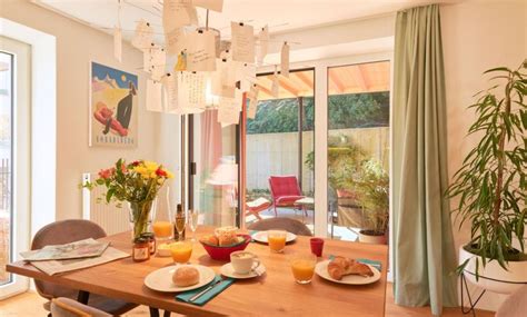 Rotes Haus Bregenz Pop-Art Wohnung | Urlaub am Bodensee, Vorarlberg