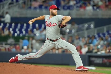 Phillies squander 5-0 lead, lose to Marlins 9-8 in 12 innings