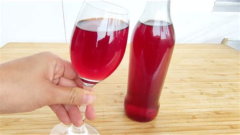 【依依美食】家庭自制葡萄酒，制作方法简单，清澈透红，酒香味浓郁，好喝又健康