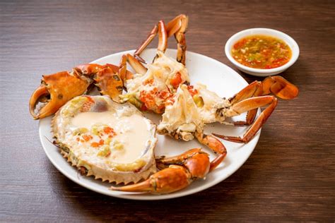 Steamed egg crab with fresh milk | Premium Photo