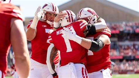 Badgers battle to victory over South Dakota | Wisconsin Badgers