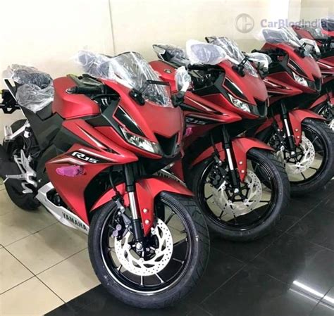 Yamaha R15 V3 Price In India, Mileage, Top Speed, Features & Specs ...