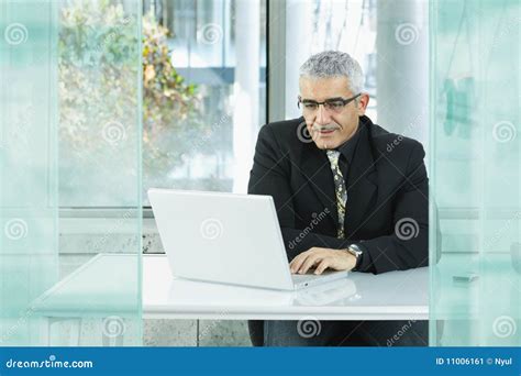 Businessman Working at Desk 的图像结果
