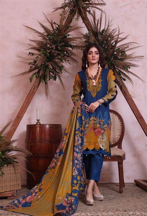 Erum Misha Printed Lawn Collection Vol-1 2023 – D-8 – YourLibaas