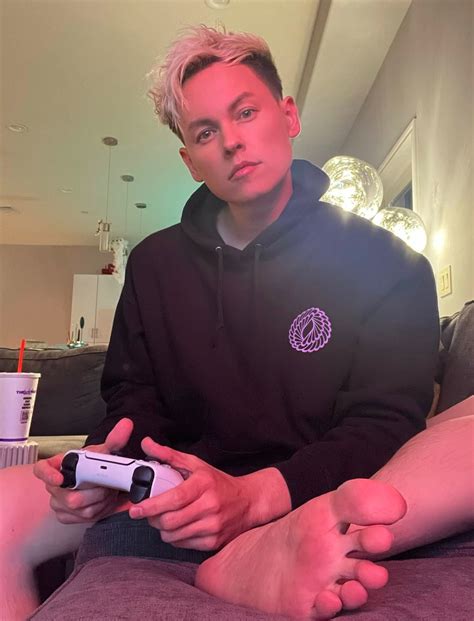 Drew Ryan Scott's feet