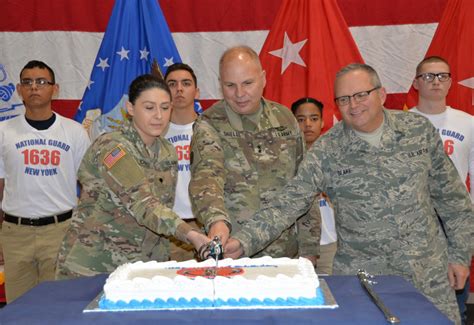 New York National Guard salutes Army Guard recruits during 381st Guard ...