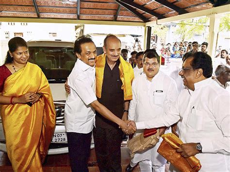 Ghulam Nabi Azad with DMK President - April 4, 2016 | The Economic Times