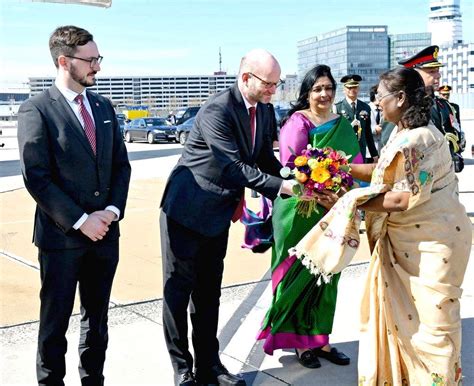 President Murmu emplanes for New Delhi