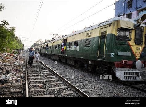 Local Train in West Bengal 的图像结果