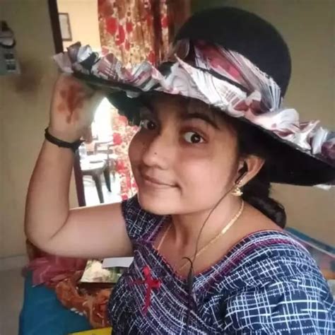 ഫോൺ നമ്പർ സഹിതം 'കഷായം ഗ്രീഷ്മയ്ക്ക്' ഇൻസ്റ്റഗ്രാം അക്കൗണ്ട്; ഫോളോ ...