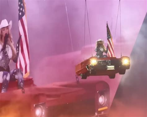 Beyoncé Halts Houston Show When Flying Car Malfunctions