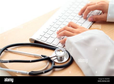 Doctor Using Computer 的图像结果