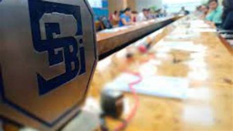 లిస్టెడ్ కంపెనీల్లో సీఈవో, చైర్‌పర్సన్ పదవులు మీ ఇష్టం! | SEBI makes ...