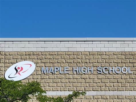 约克区教育局在旺市唯一的IB公立高中：Maple High School – 加拿大多伦多新飞扬留学