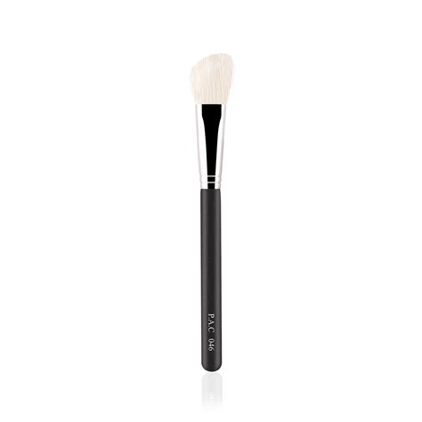 Pac Cosmetics Contouring Brush 046